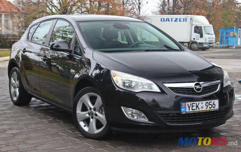 2011' Opel Astra photo #1