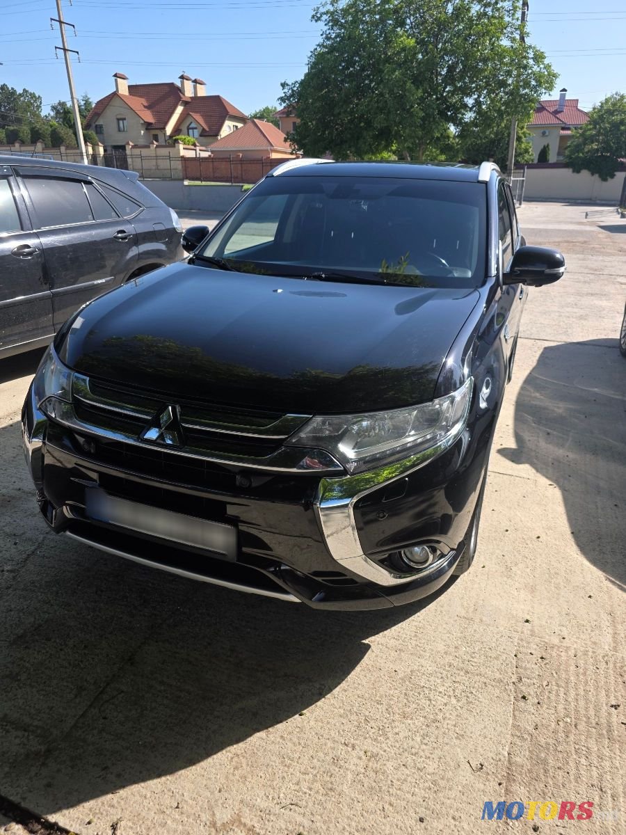 2015' Mitsubishi Outlander photo #1