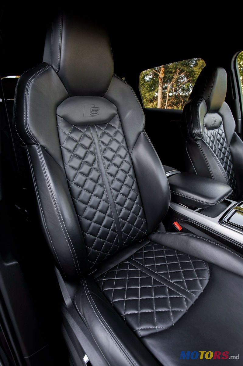 2020' Audi Q7 photo #6