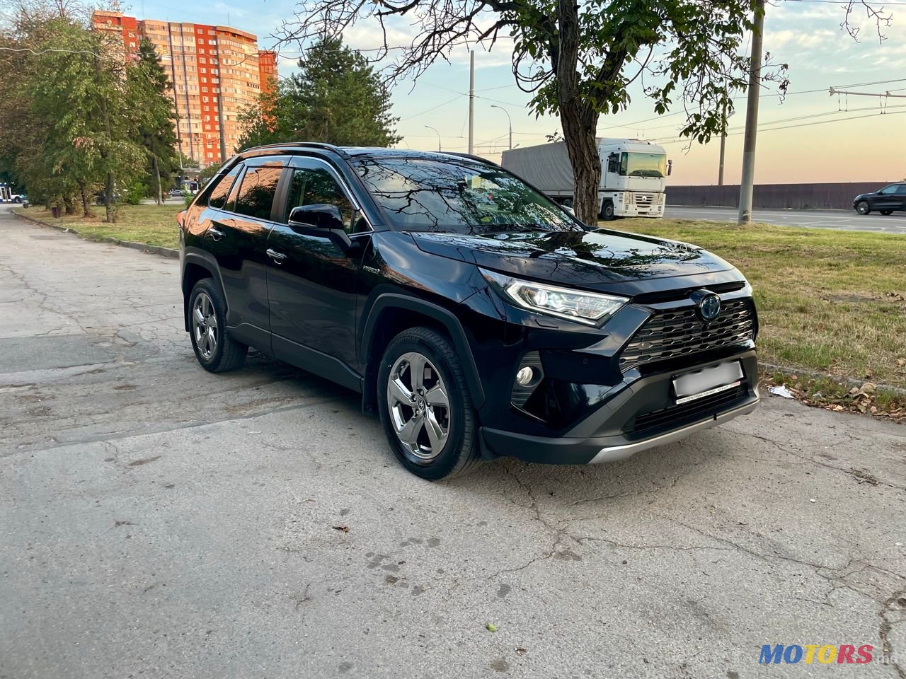 2020' Toyota RAV4 photo #3