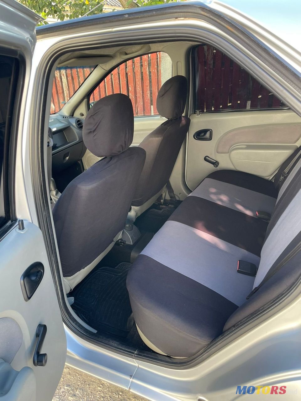 2008' Dacia Logan photo #5