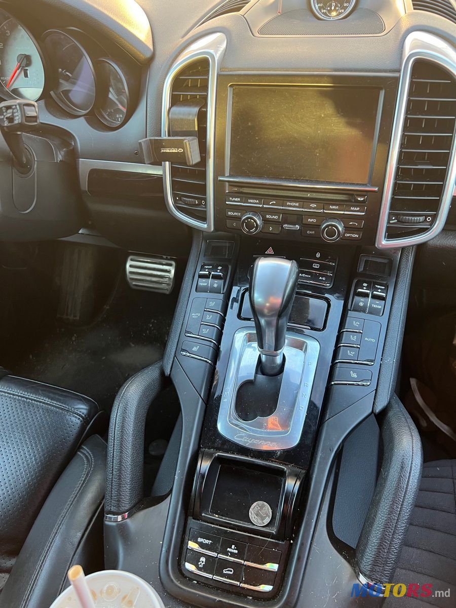 2012' Porsche Cayenne photo #3