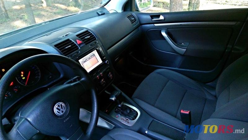 2005' Volkswagen Golf photo #3