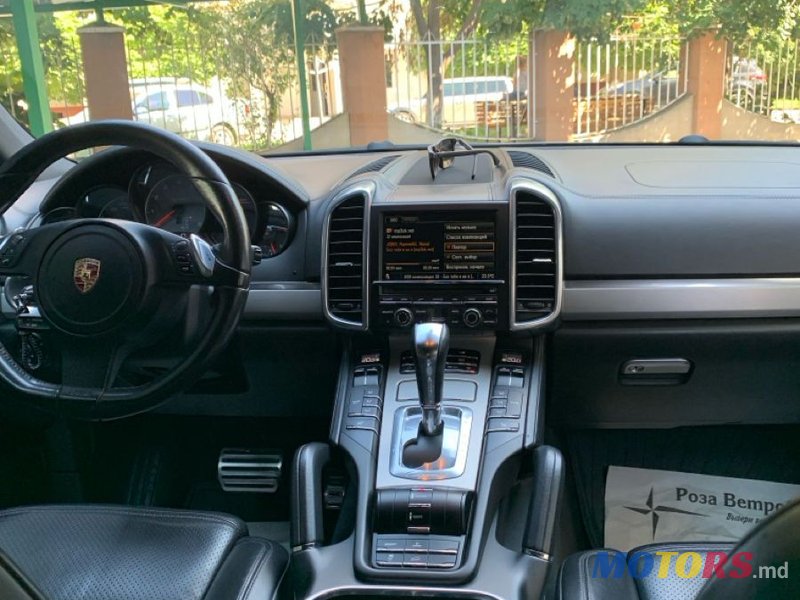 2010' Porsche Cayenne photo #2