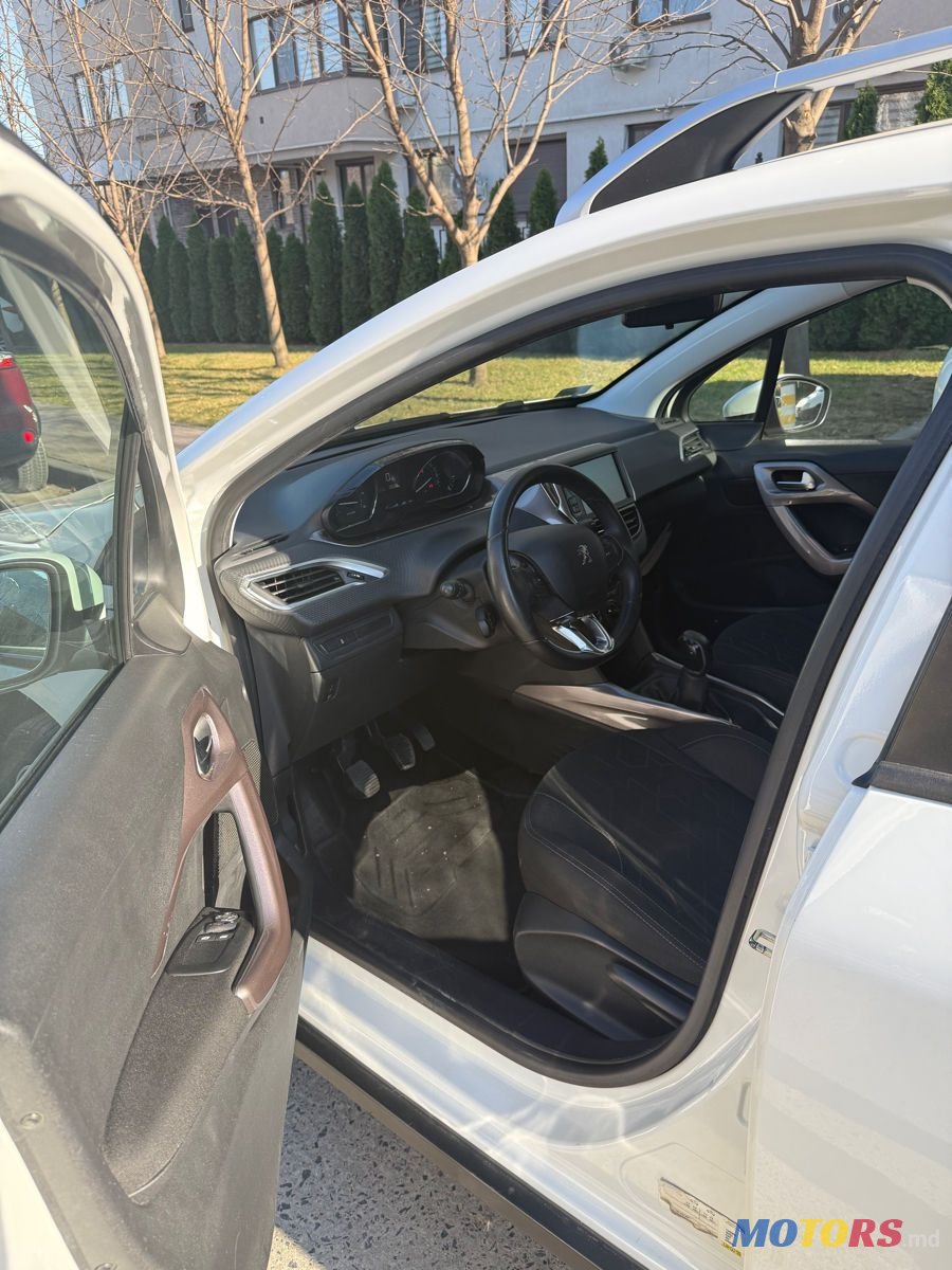 2013' Peugeot 2008 photo #5