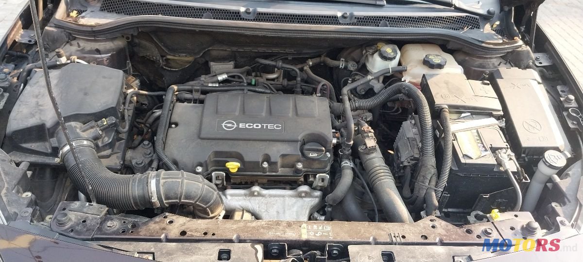 2011' Opel Astra photo #4