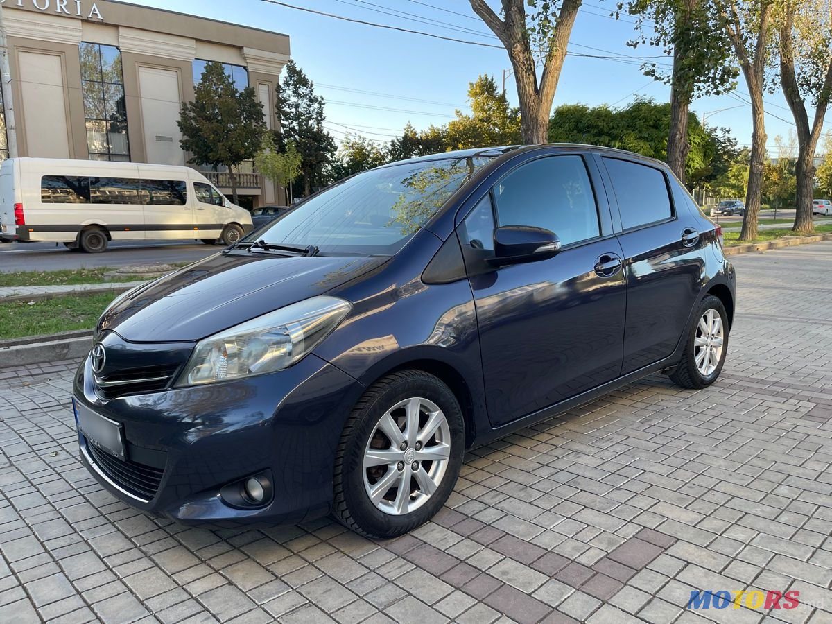 2011' Toyota Yaris photo #4