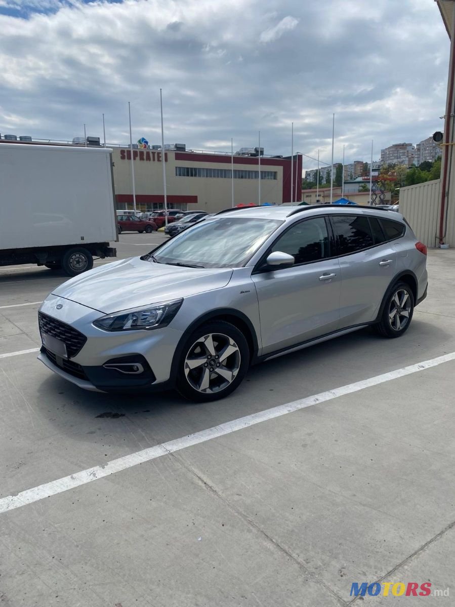 2020' Ford Focus photo #3