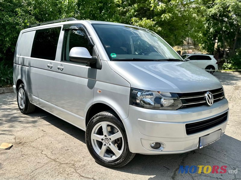 2013' Volkswagen Transporter photo #2