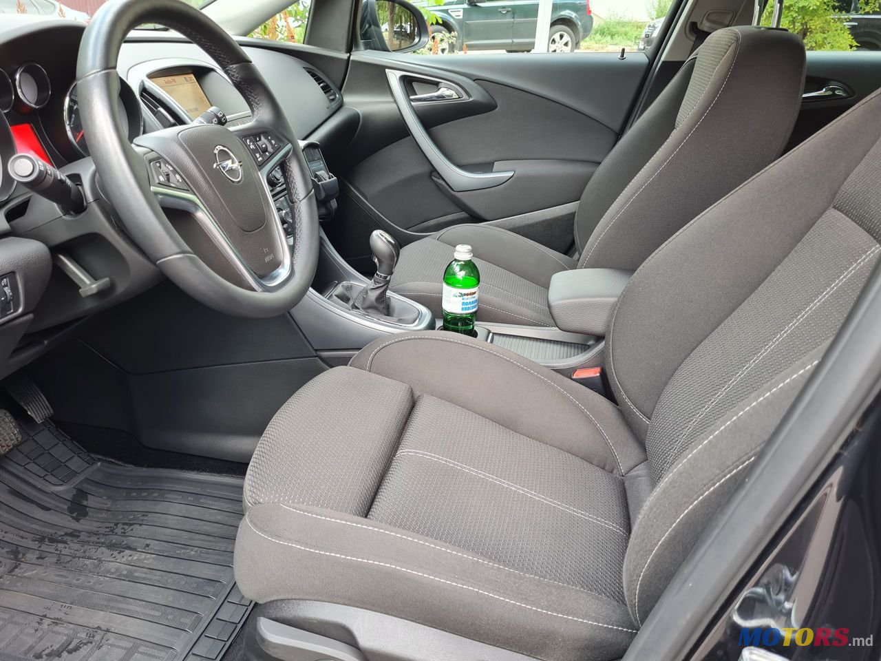 2013' Opel Astra photo #3