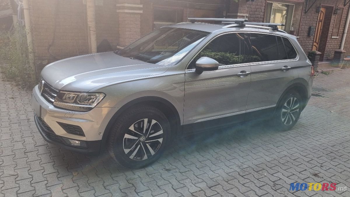 2019' Volkswagen Tiguan photo #6