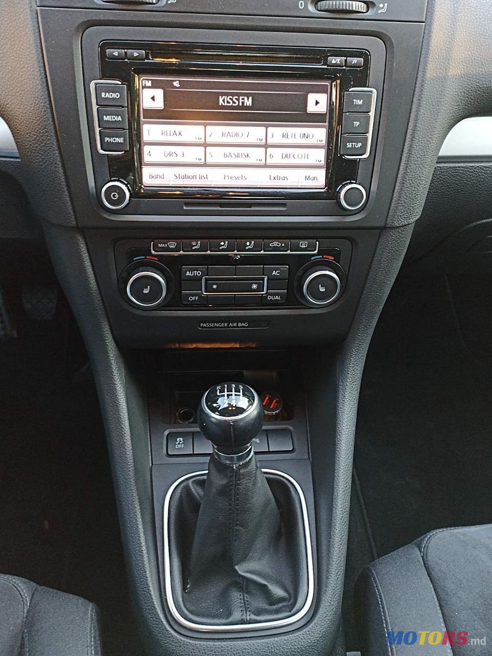 2011' Volkswagen Golf photo #3