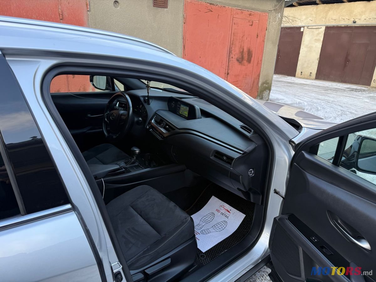 2021' Lexus UX photo #5