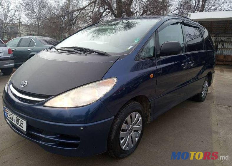 2002' Toyota Previa photo #2
