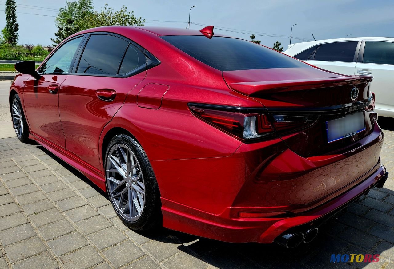 2019' Lexus Es Series photo #5
