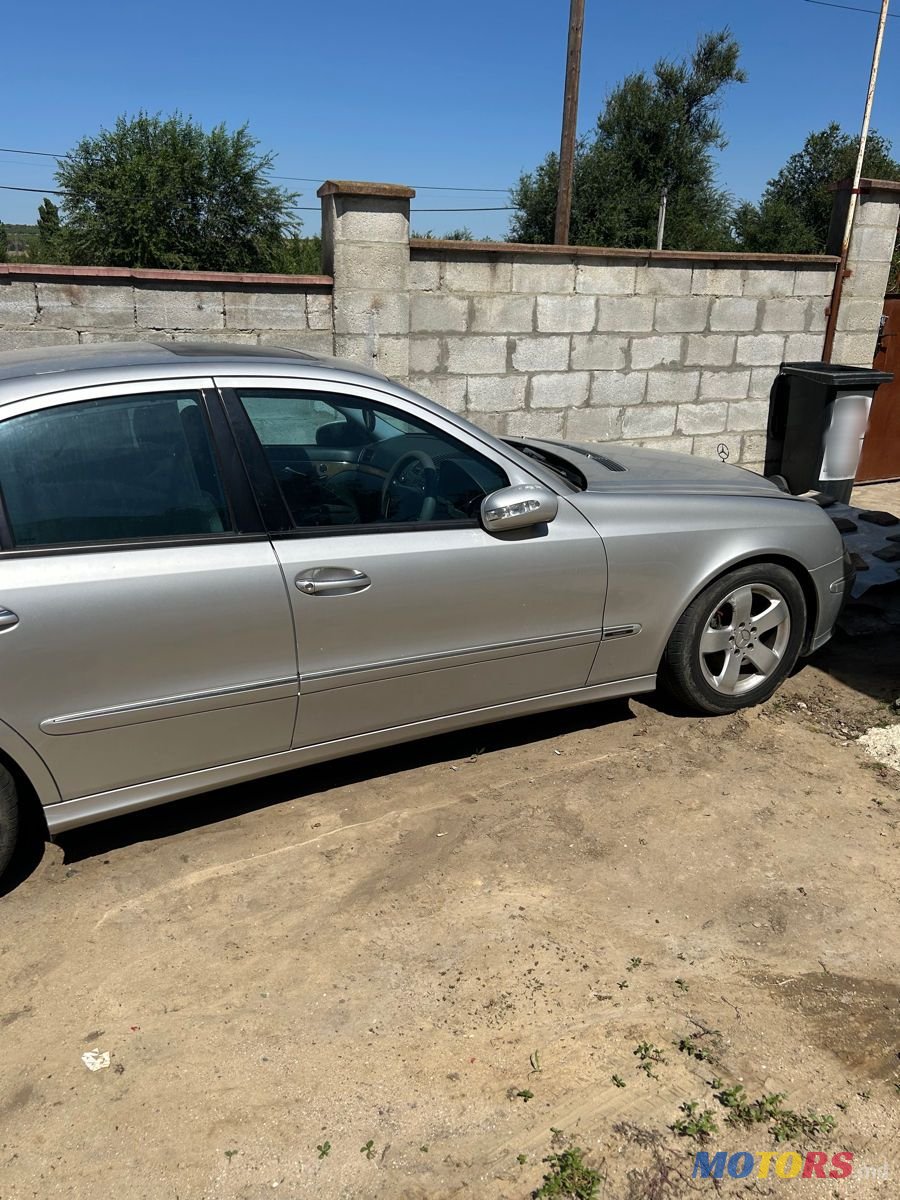 2003' Mercedes-Benz E-Class photo #3