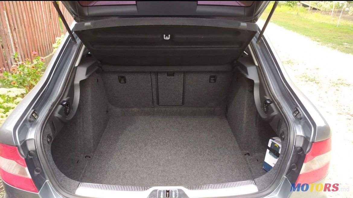 2013' Skoda Superb photo #6