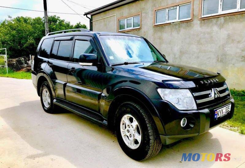 2008' Mitsubishi Pajero photo #2