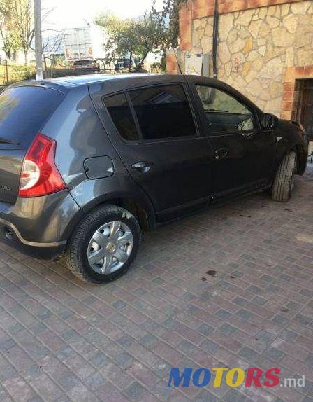 2009' Dacia Sandero photo #1