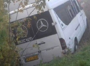 Автобус Кишинев – Мэшкэуць попал в ДТП с повозкой и конем: пострадали молодые женщины