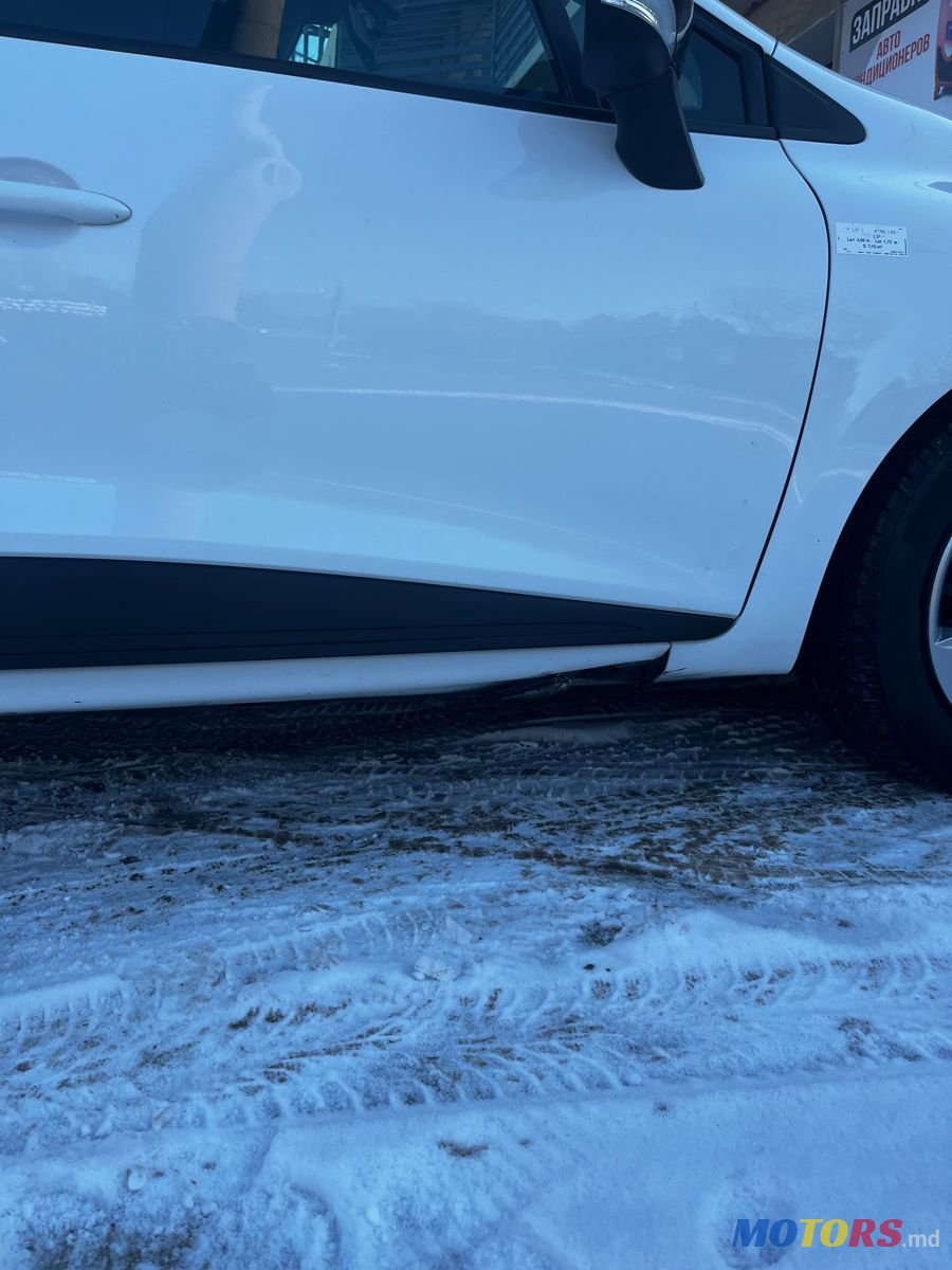 2015' Renault Clio photo #6