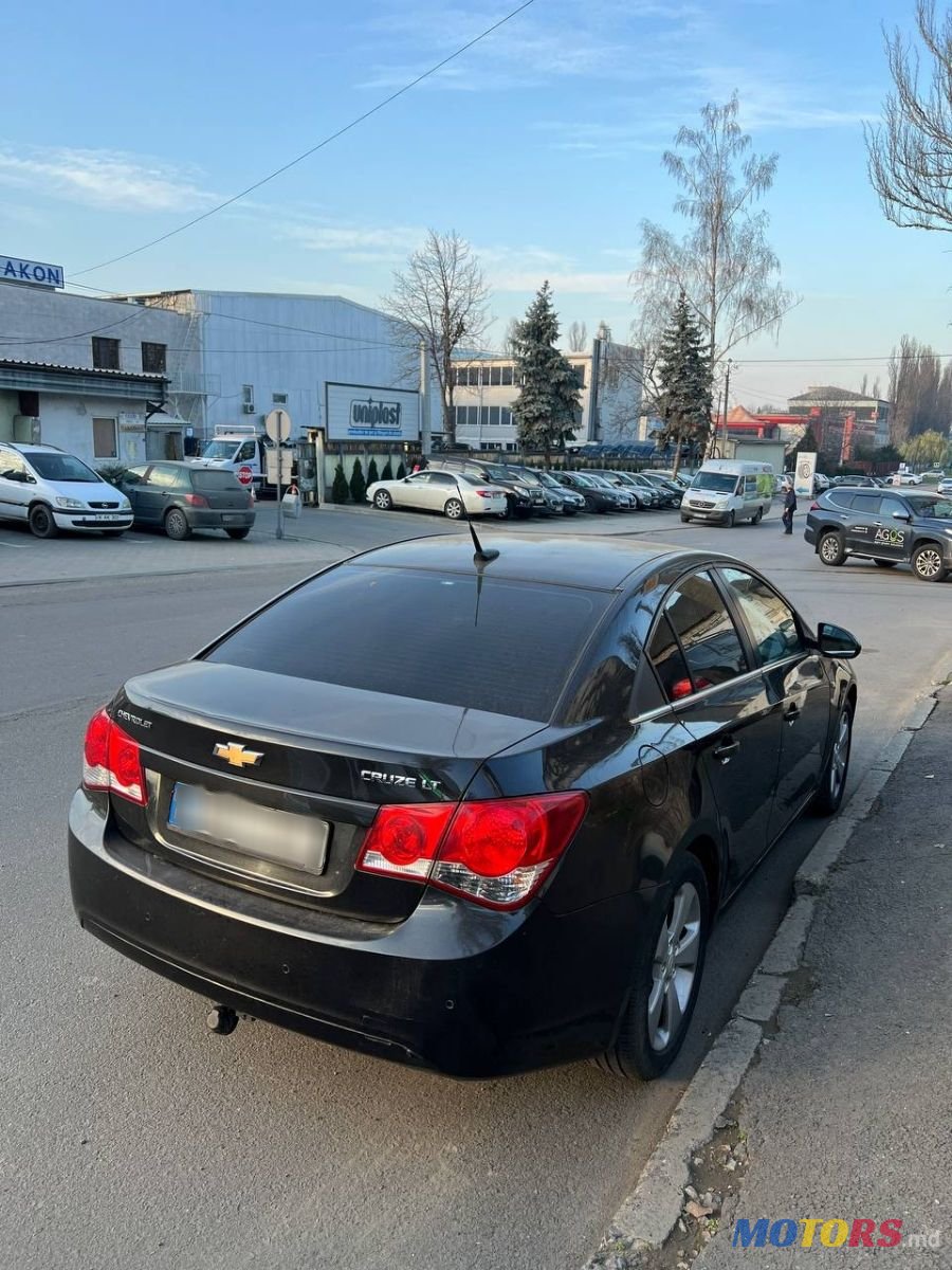 2011' Chevrolet Cruze photo #3