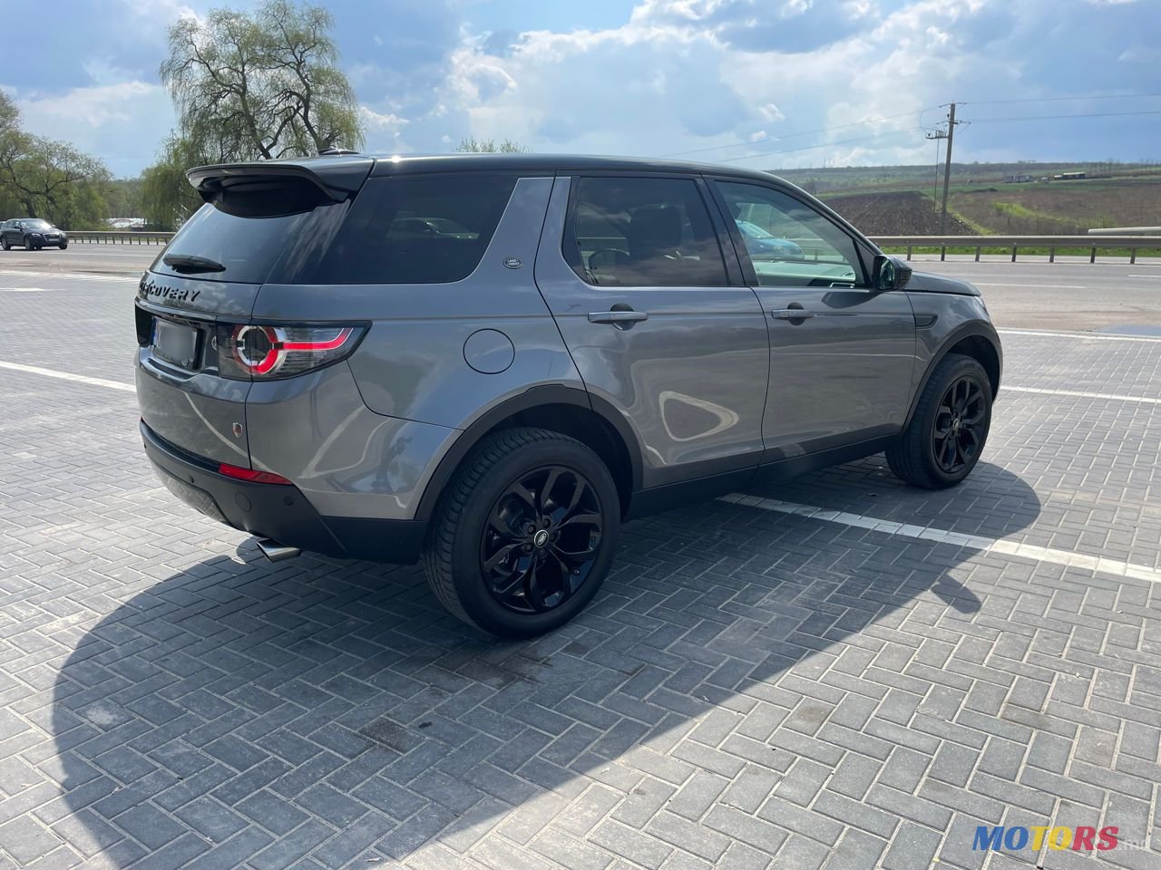 2015' Land Rover Discovery Sport photo #4