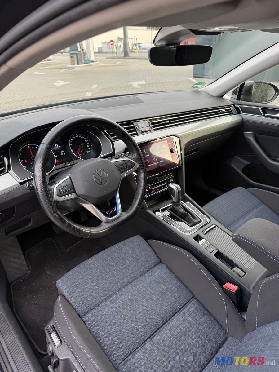 2022' Volkswagen Passat photo #5