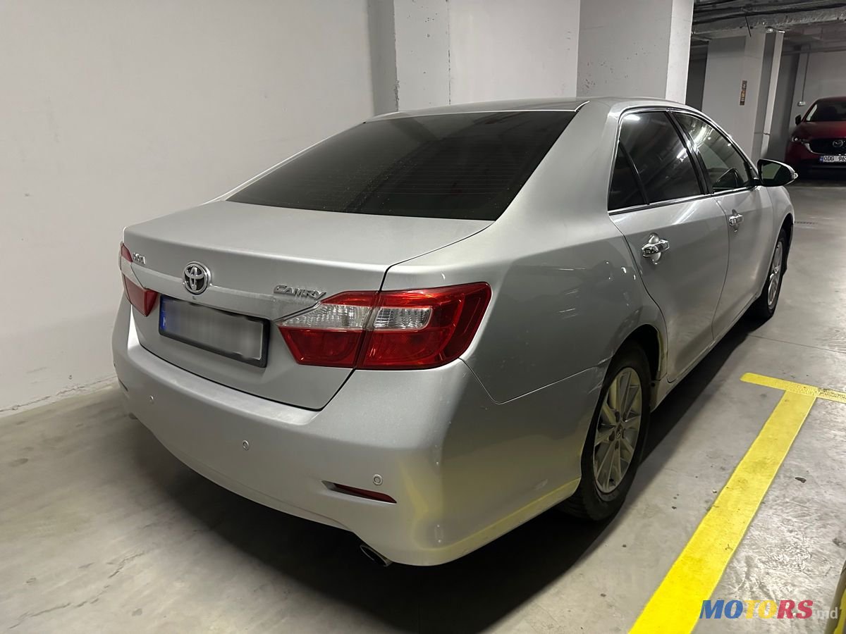 2012' Toyota Camry photo #2