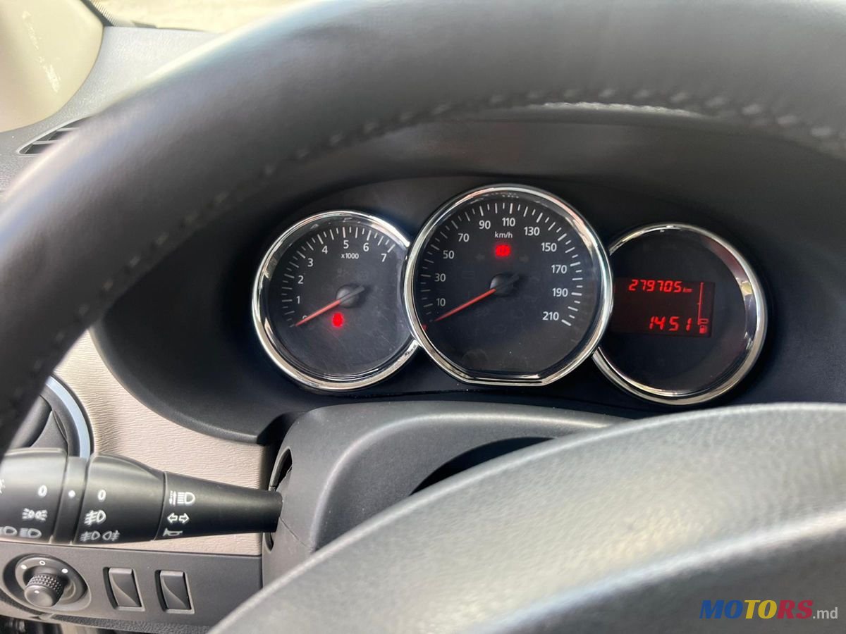 2013' Dacia Lodgy photo #2