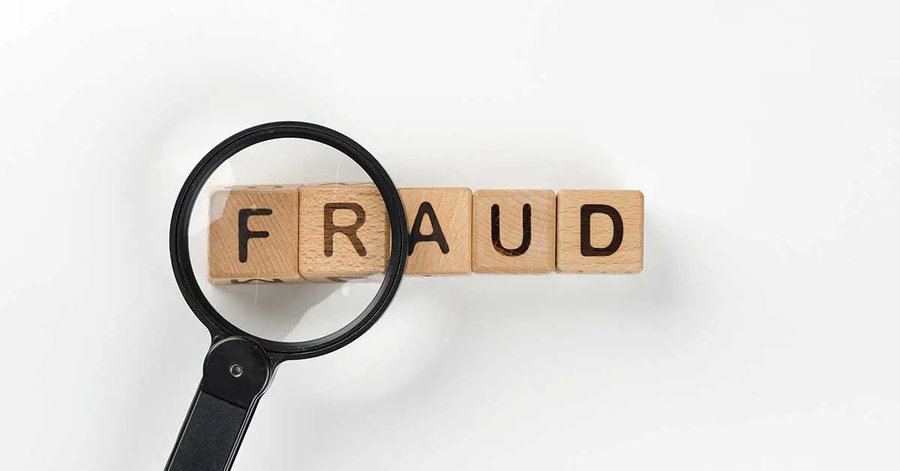 O nouă formă de escrocherie. Poliția NU trimite SMS-uri false privind presupuse amenzi