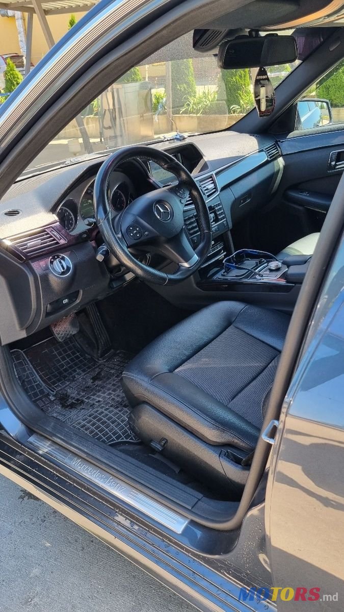 2011' Mercedes-Benz E-Class photo #4