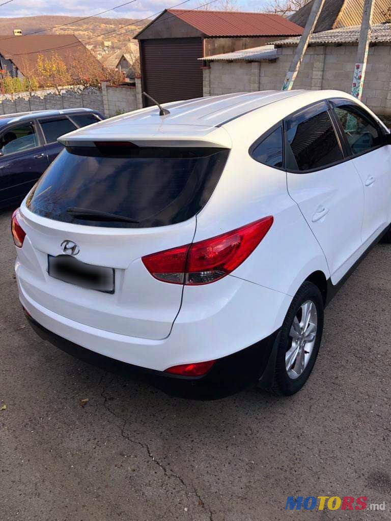 2010' Hyundai Tucson photo #2