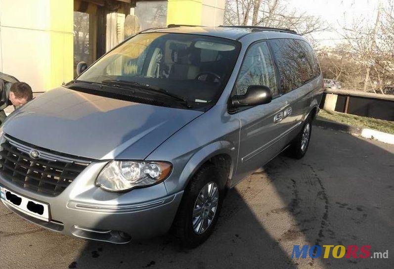 2005' Chrysler Grand Voyager photo #1