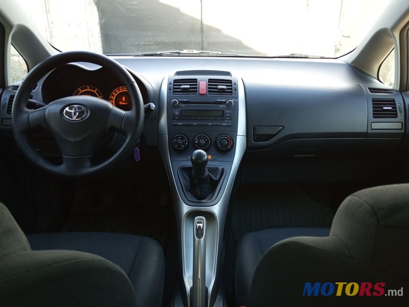 2008' Toyota Auris photo #5
