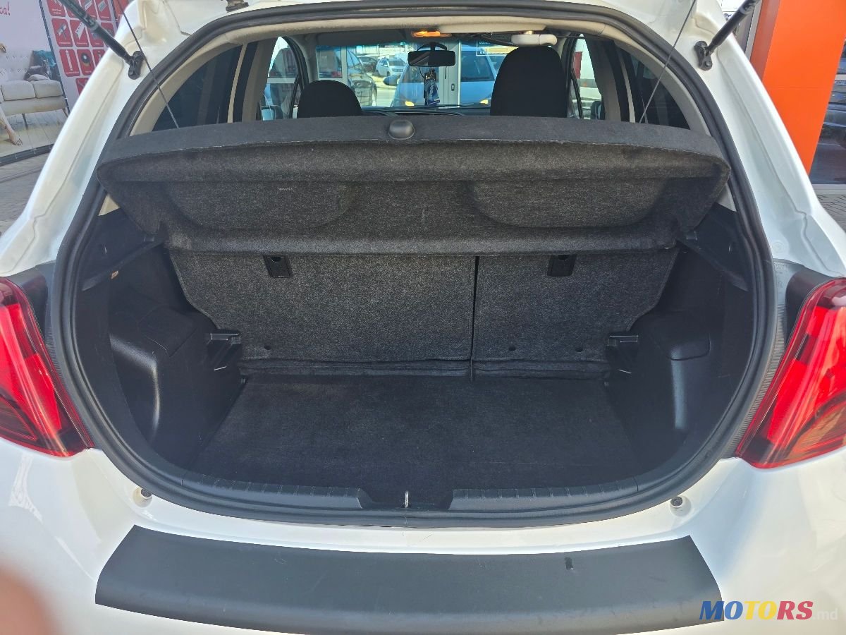 2015' Toyota Yaris photo #5