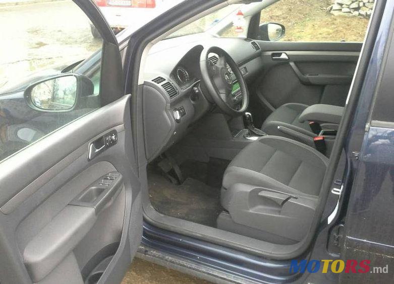 2013' Volkswagen Touran photo #2