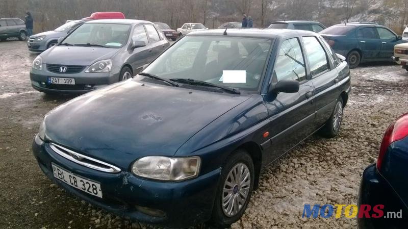 1995' Ford Escort photo #1
