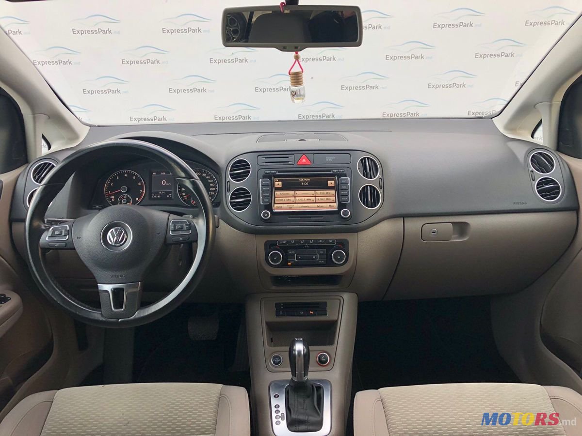 2011' Volkswagen Golf Plus photo #6