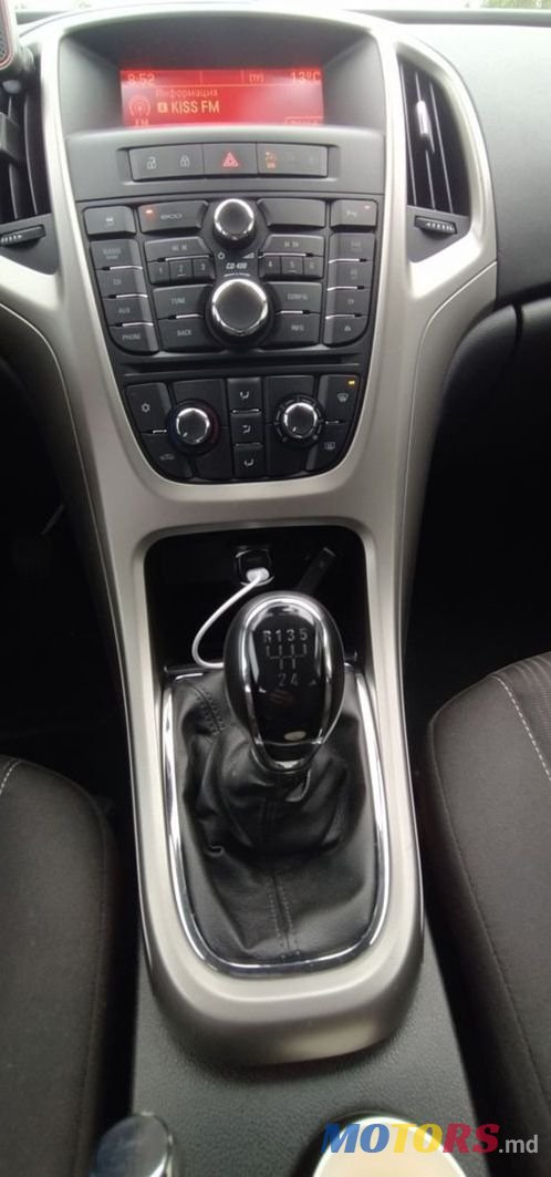 2012' Opel Astra photo #6