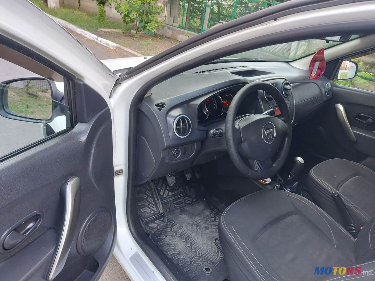 2013' Dacia Logan photo #6