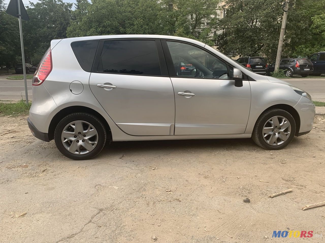 2011' Renault Scenic photo #4