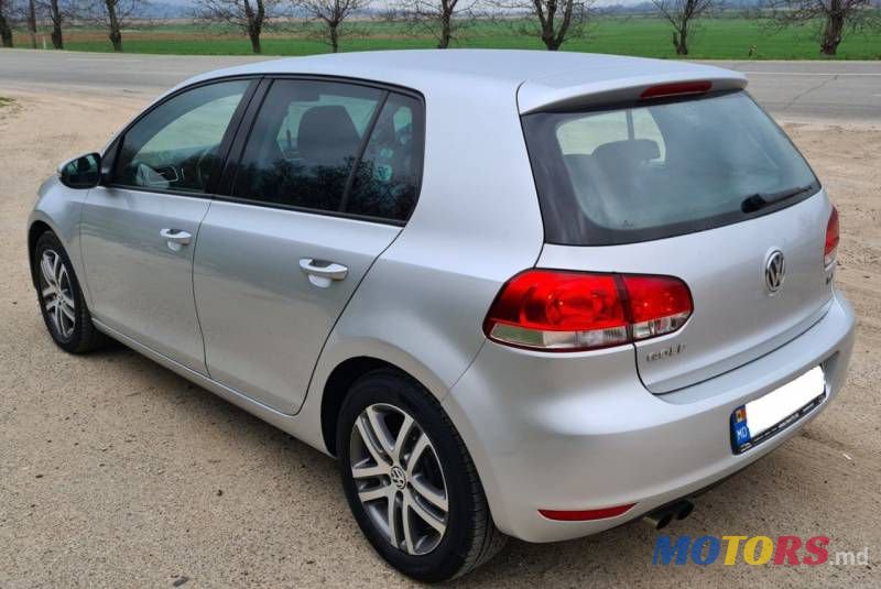 2009' Volkswagen Golf photo #1