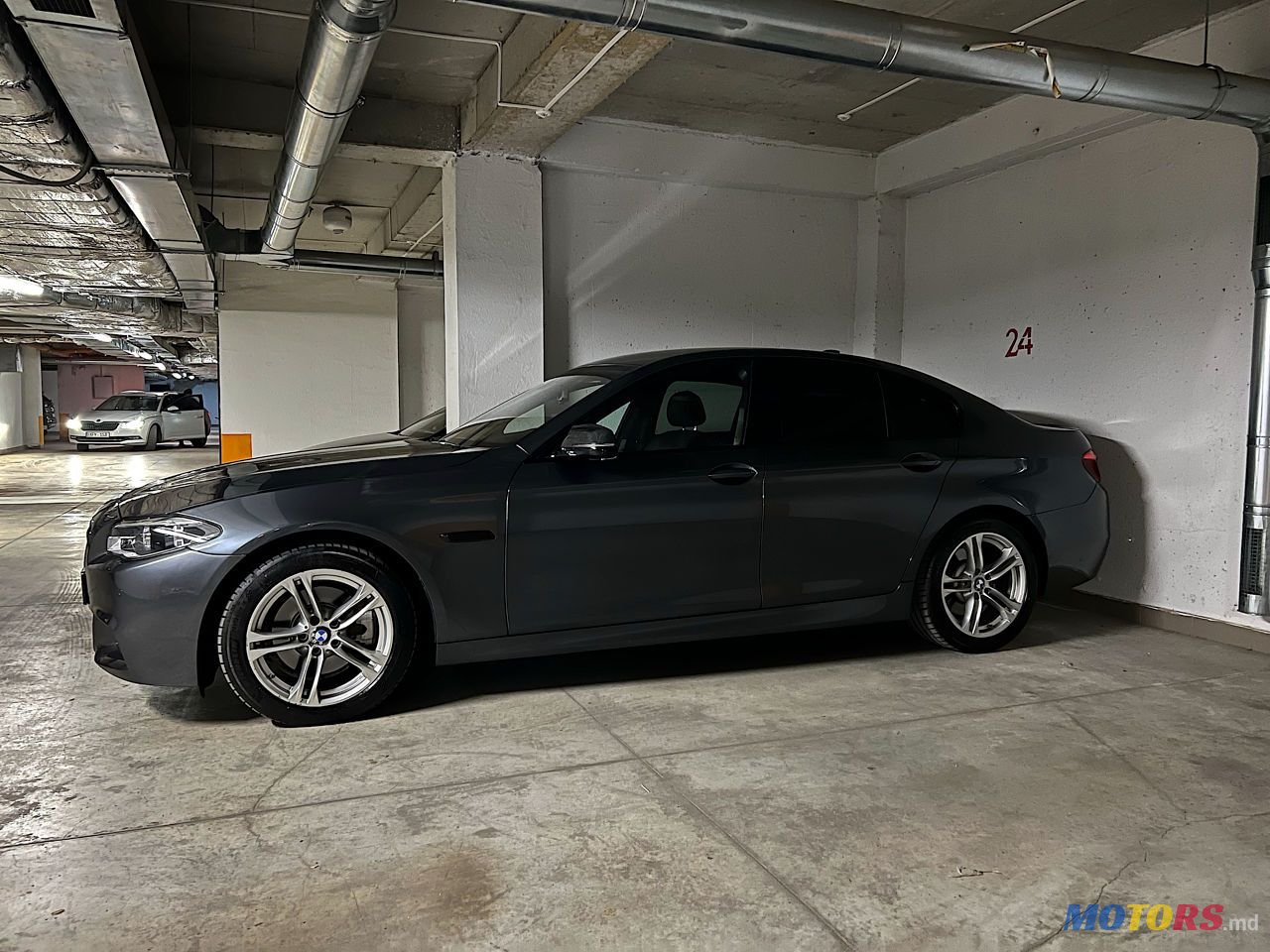 2015' BMW 5 Series photo #5