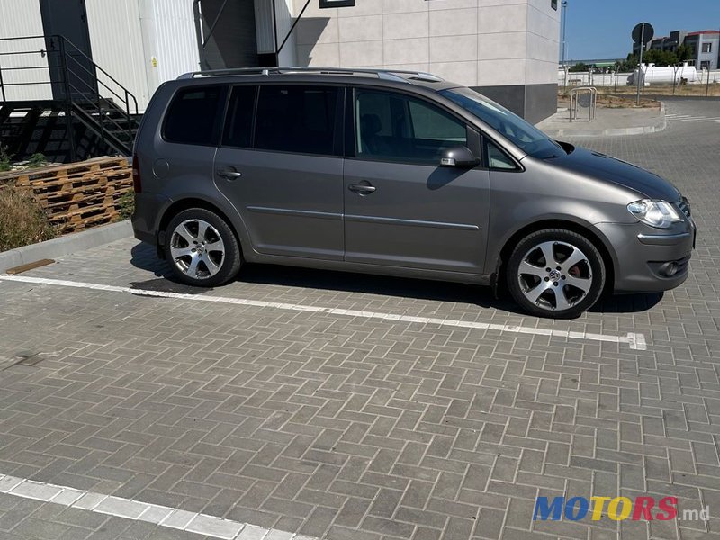 2007' Volkswagen Touran photo #4