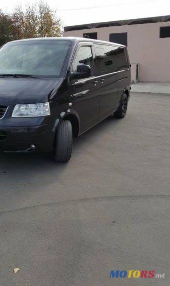 2005' Volkswagen Caravelle photo #2