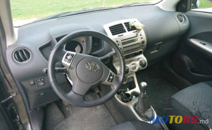 2009' Toyota Urban Cruiser photo #2