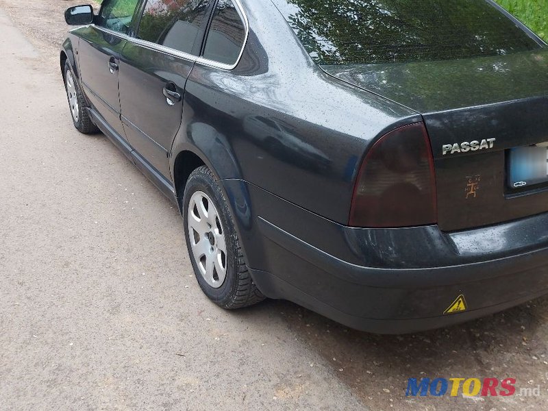 2001' Volkswagen Passat photo #5