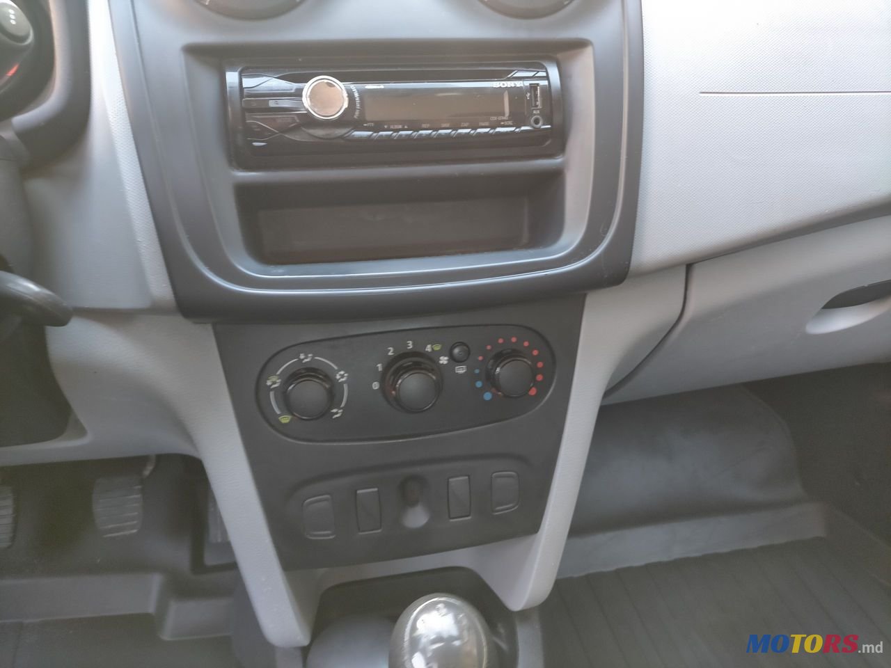 2013' Dacia Sandero photo #6