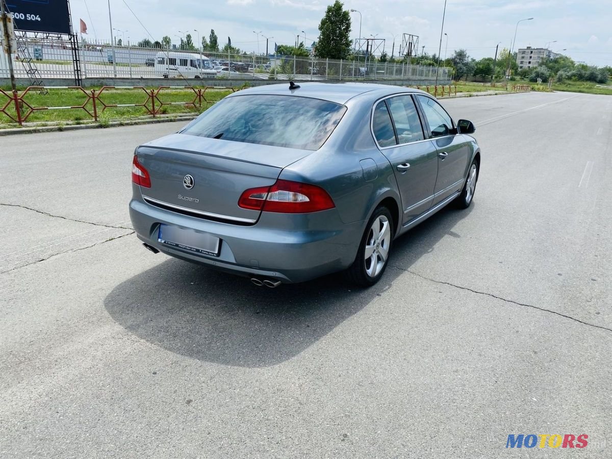2011' Skoda Superb photo #3